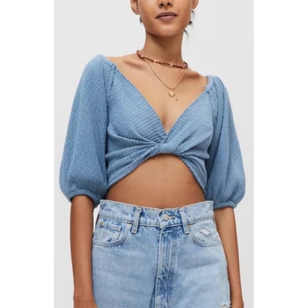 URBAN OUTFITTERS Twist Front Baby Blue Knit Puff Sleeve Crop Top